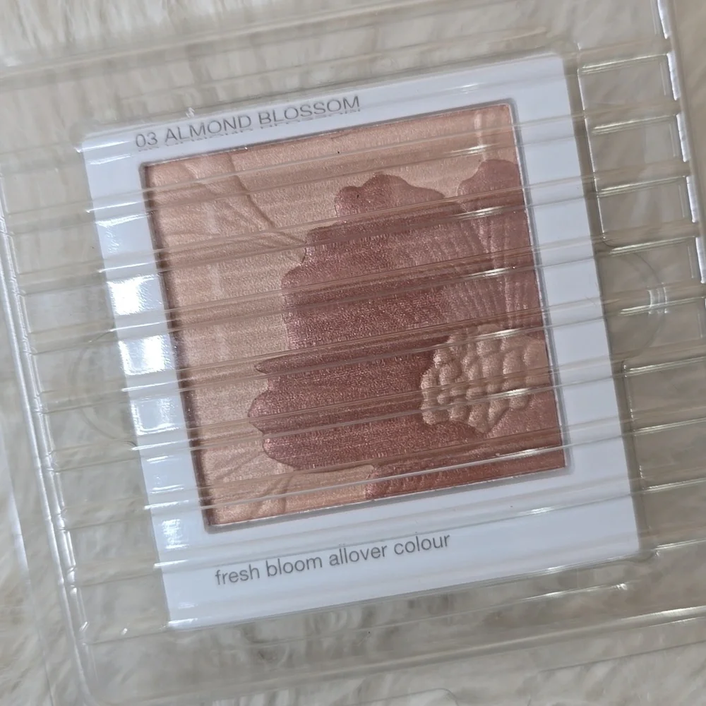 Clinique Fresh Bloom Allover Color Powder 03 Almond Blossom, Brand New